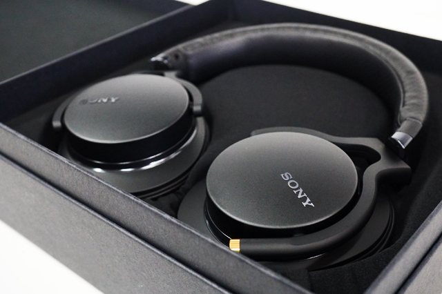 オールブラックな数量限定モデルのステレオヘッドホン「MDR-1A Limited