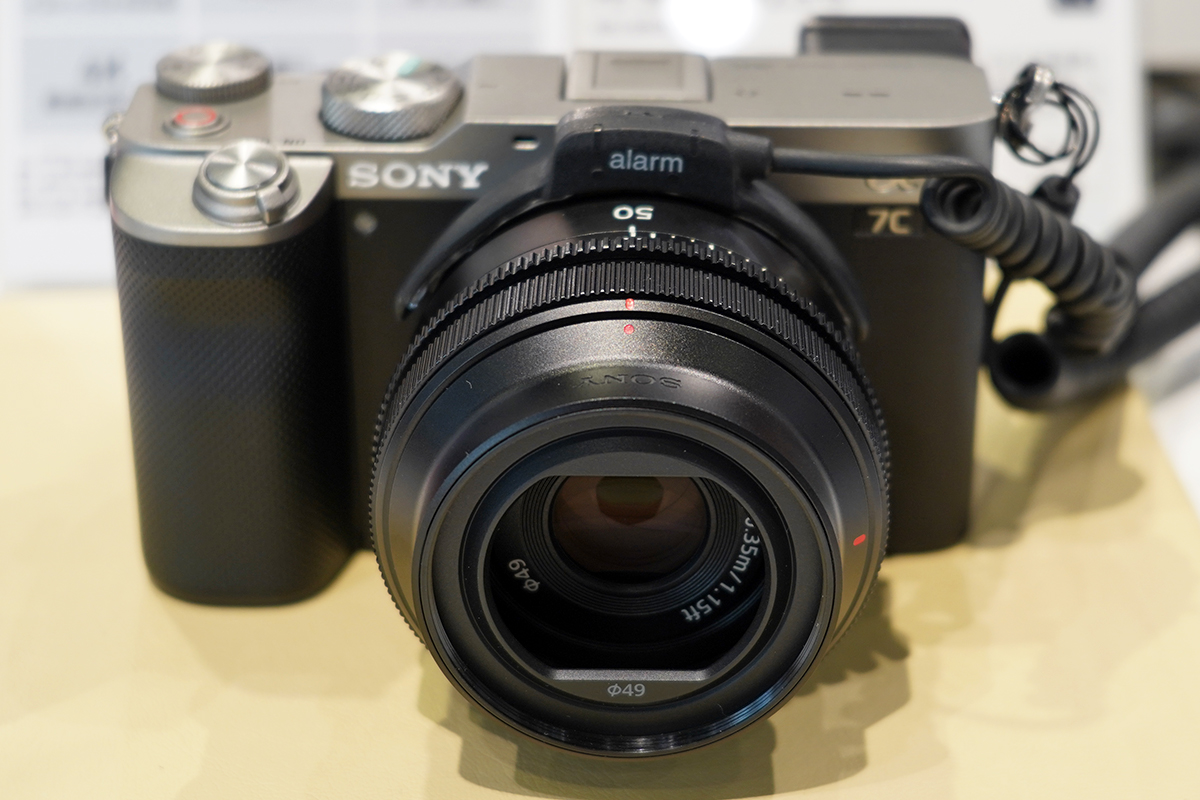 小型軽量なフルサイズEマウントレンズ FE 24mm F2.8 G 「SEL24F28G