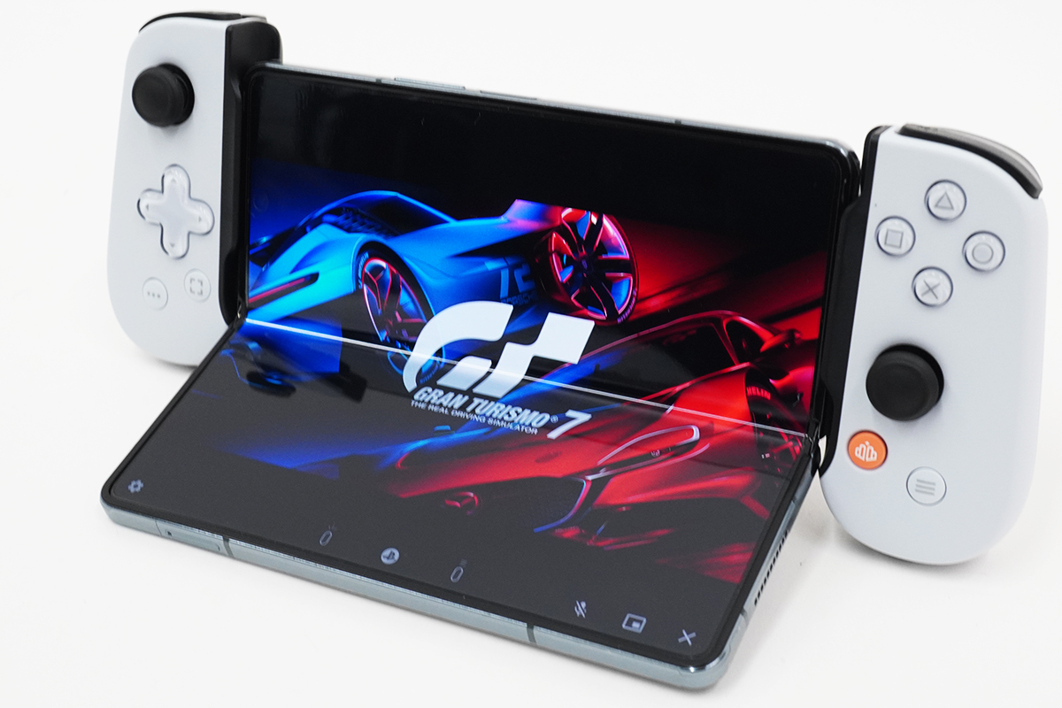 PlayStation公式ライセンスを取得したスマホ用コントローラー