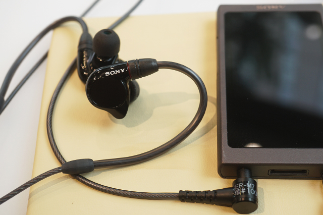 ソニーストアで、ステージモニターのインイヤーステレオヘッドホン