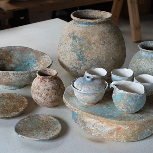 土が息づくかたち 作陶家・故金あかりさんの世界 | 暮らしとおしゃれの