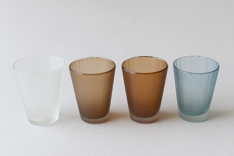 暮らしの中にすっと溶け込む、井上枝利奈さんのガラス作品 | 暮らしと