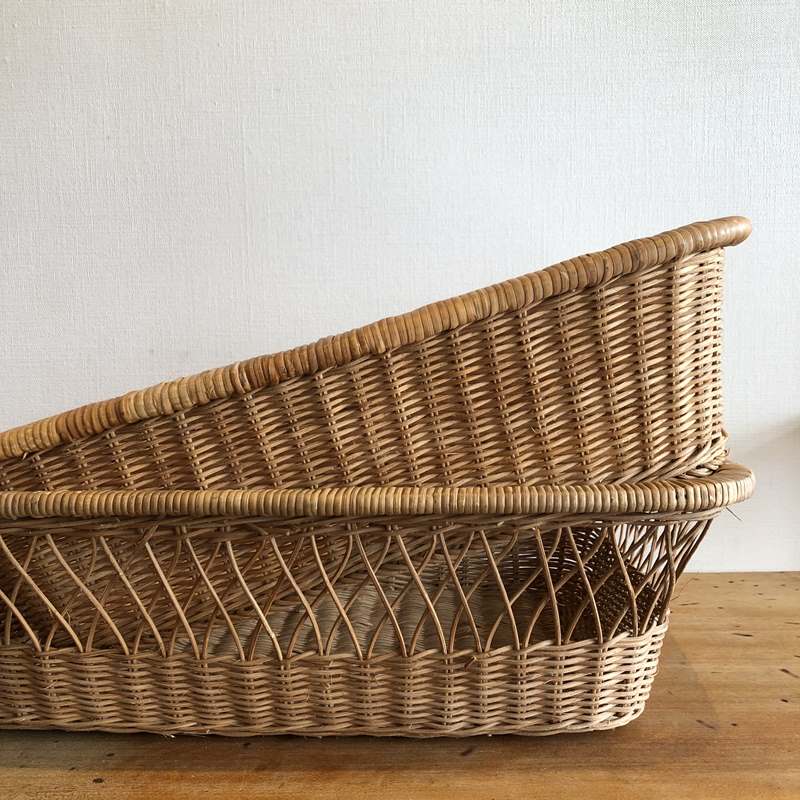 昭和生まれにはなじみがある？ レトロなラタン編み脱衣かご | 暮らしと