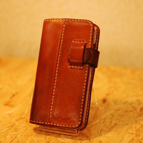 LARAMIE 2017年製 IPhone6plus スマホケース～【新品と比較】本革の
