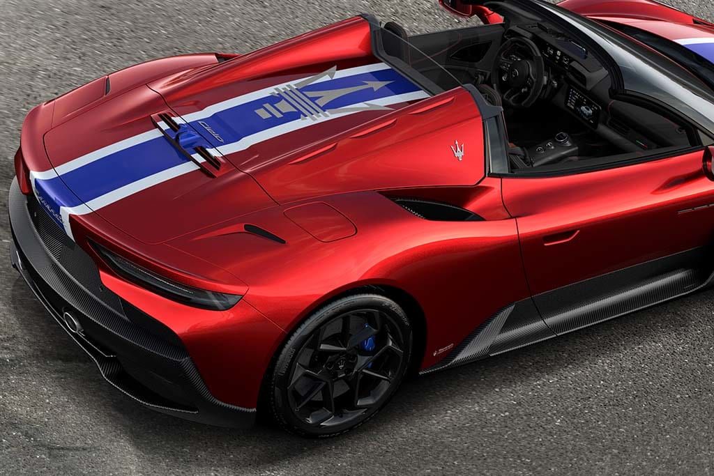 2色の日本限定モデル各2台生産！マセラティ、「MC20チェロ・ブルー