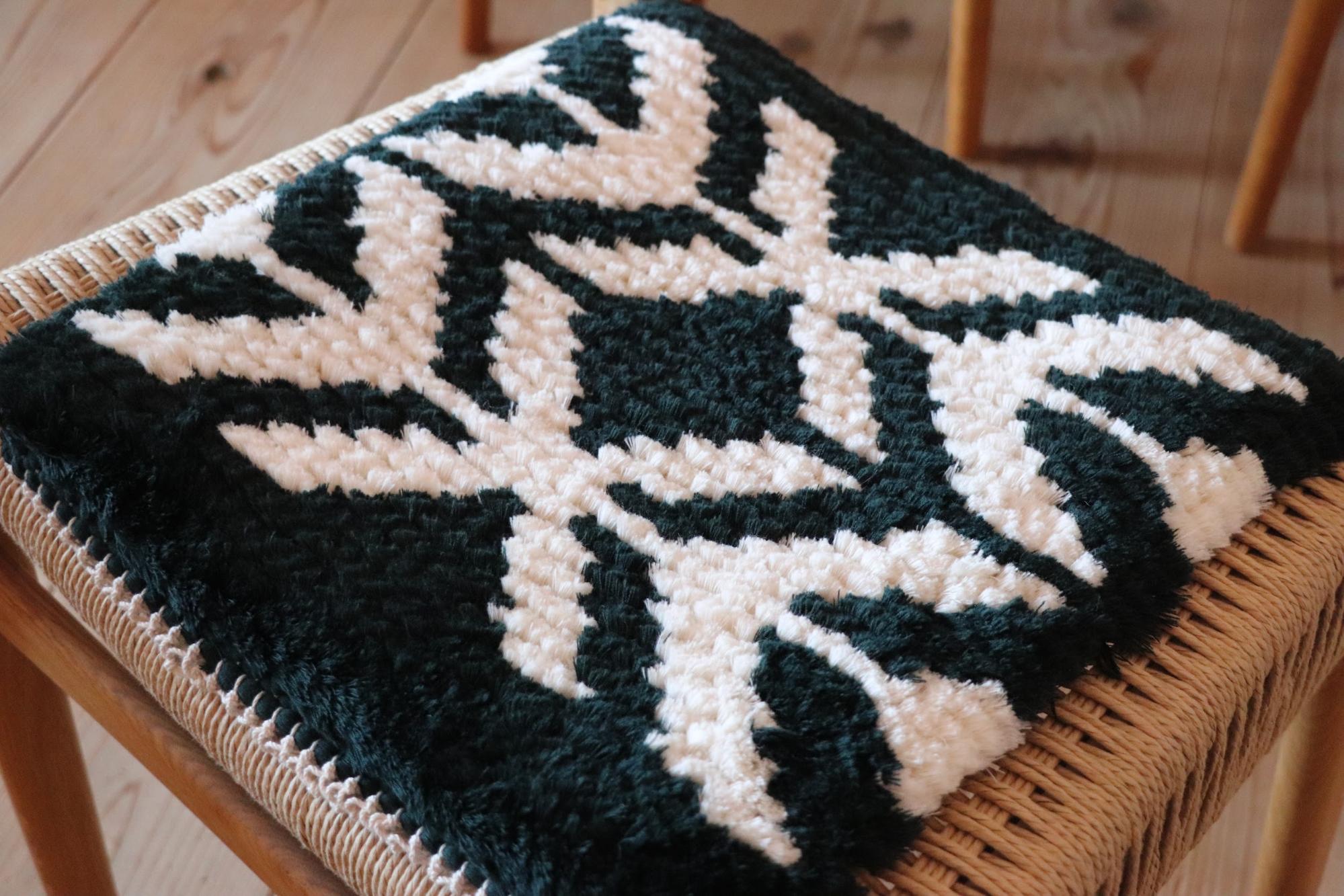 手仕事の美。若松由香さんが織りなす椅子敷の世界｜のインタビュー