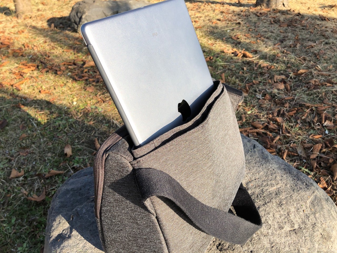 変わりゆくニーズに寄り添う「ひらくPCバッグnano」 | Lifehacking.jp