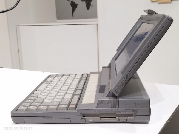 1989/平成1/TOSHIBA/DynaBook/J-3100SS 001モデル/初代ダイナブック