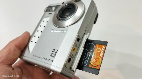 1999/平成11/FUJIFILM/FinePix 2700/単焦点/230万画素/スマート