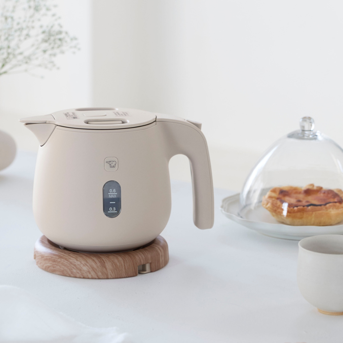 象印 電気ケトル 600ml 木目調電源プレート付き 安全設計 空だき防止