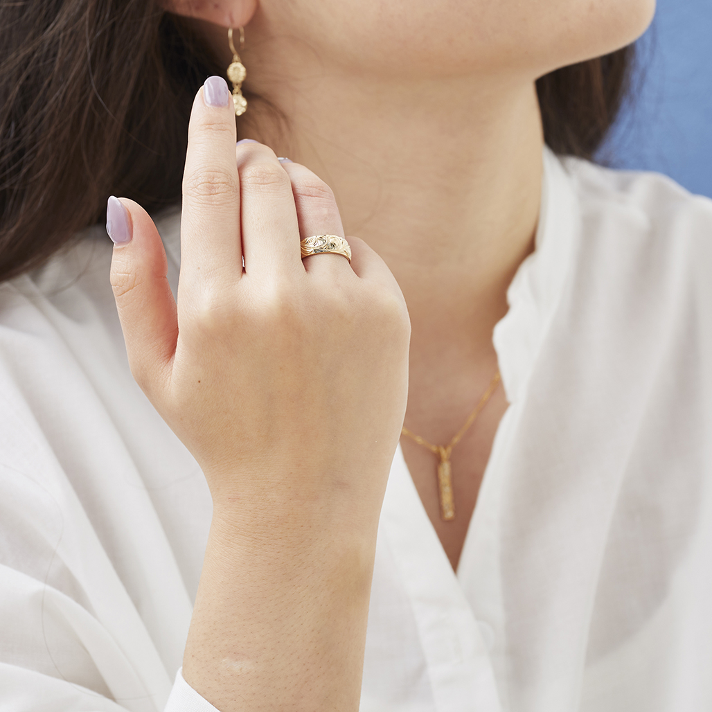 ハワイアンジュエリー〔K18YG〕幅広の渦潮リング/6LTミミロリング