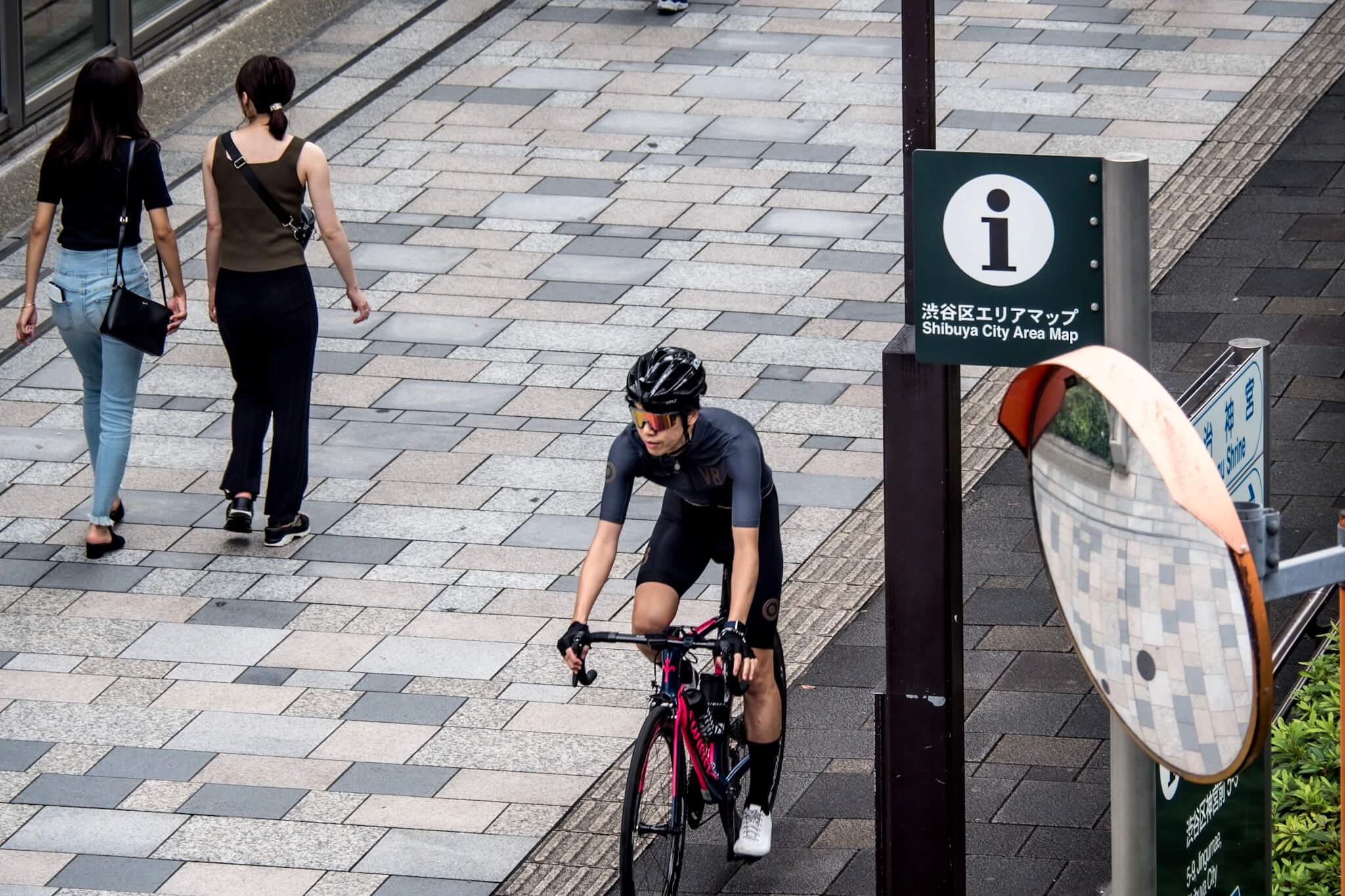 美しい“服”を着る。「Velobici」のモダニストジャージ&ビブショーツ