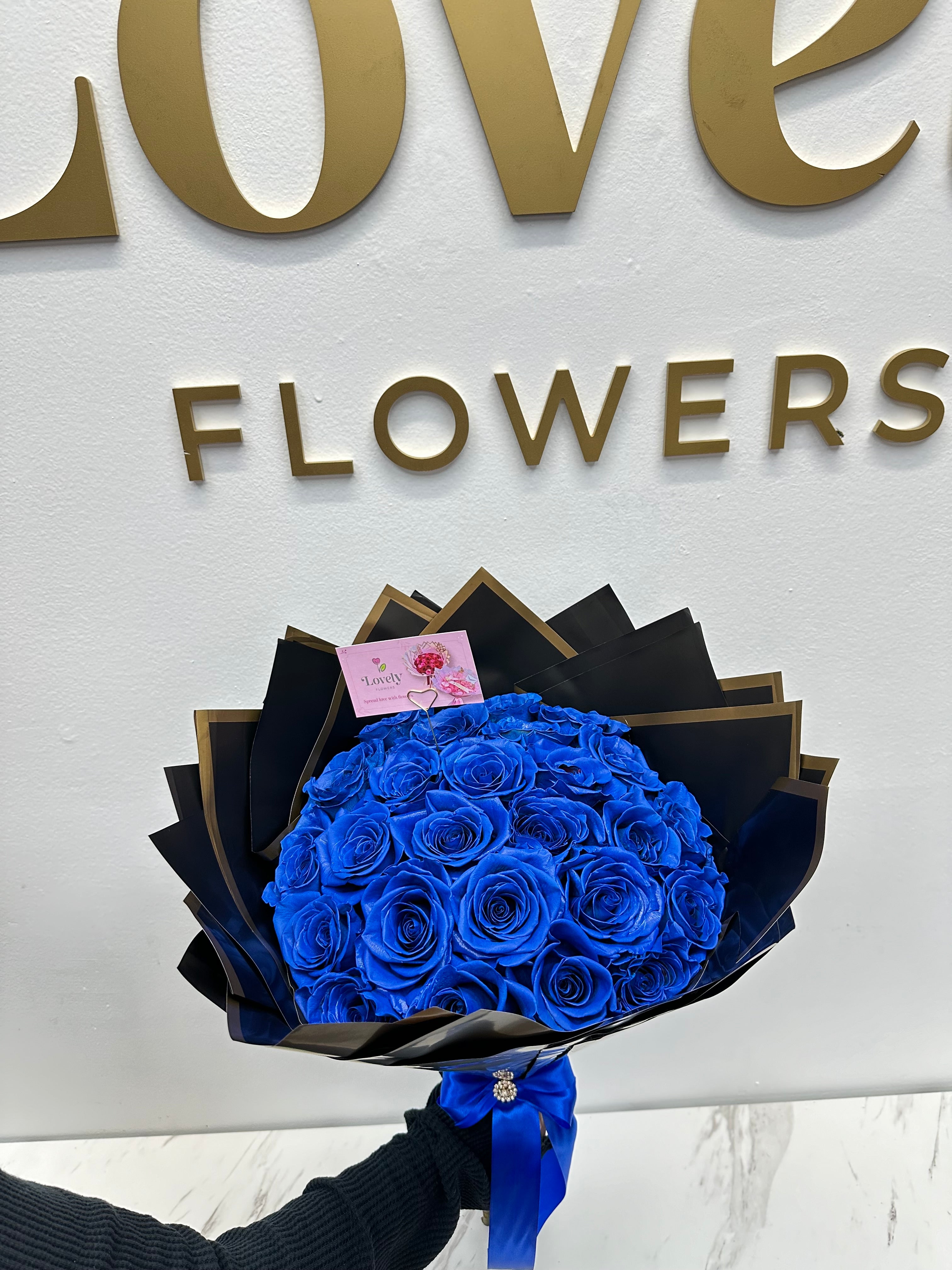 25 Blue Roses – Lovely Flowers