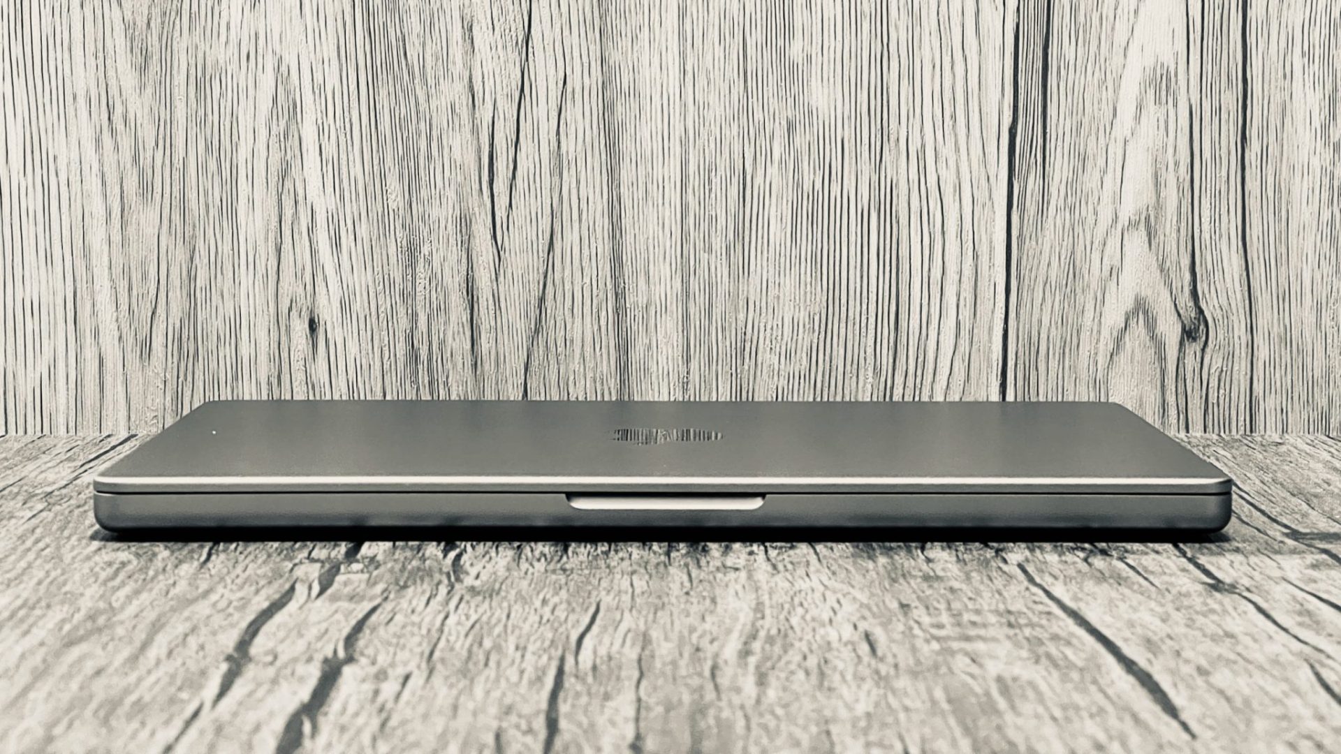 M1 Macでディスプレイを閉じたらスリープさせる方法【クラムシェル