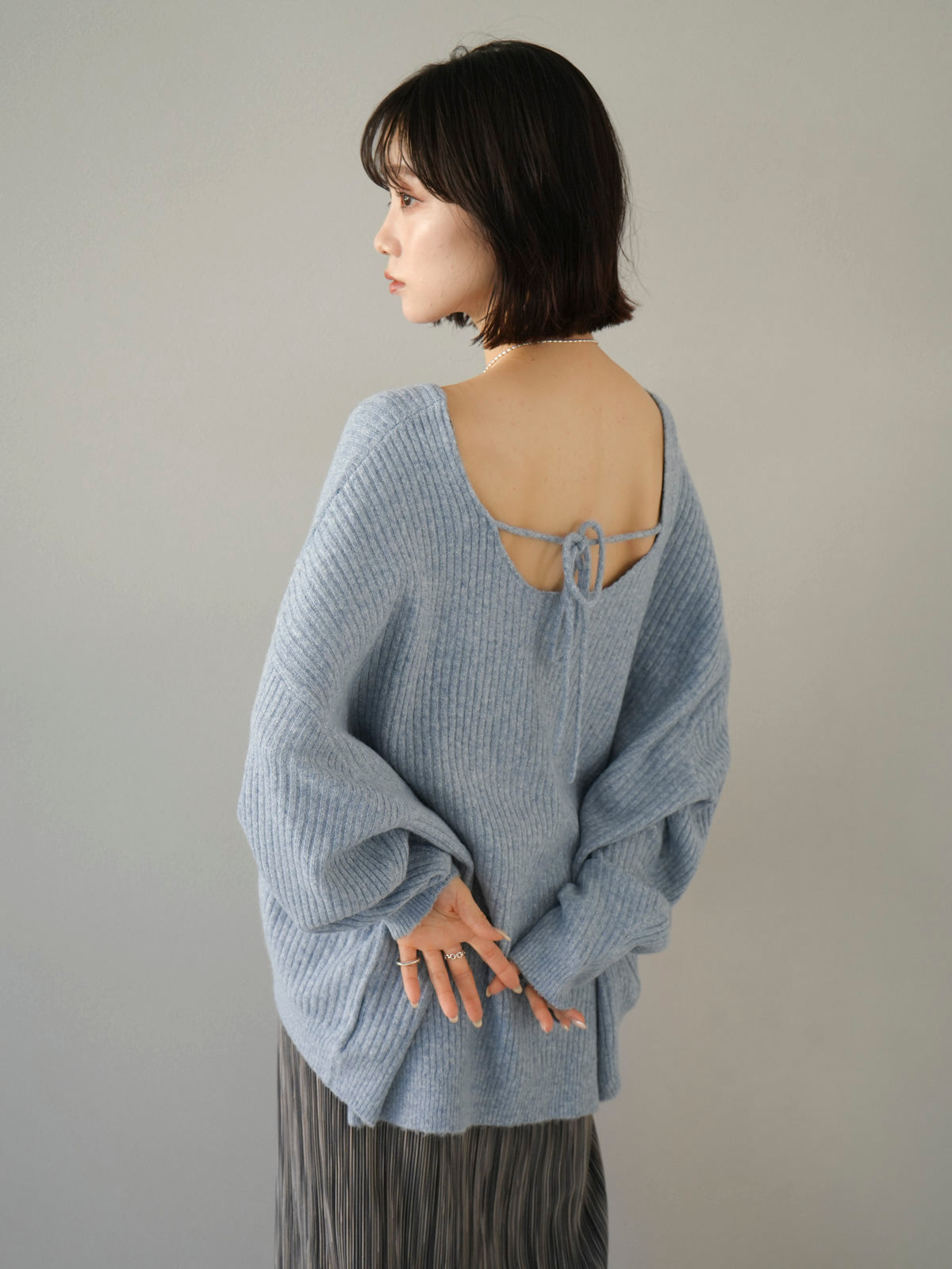 予約]バックオープンリブ編みニット/ブルー – Lumier