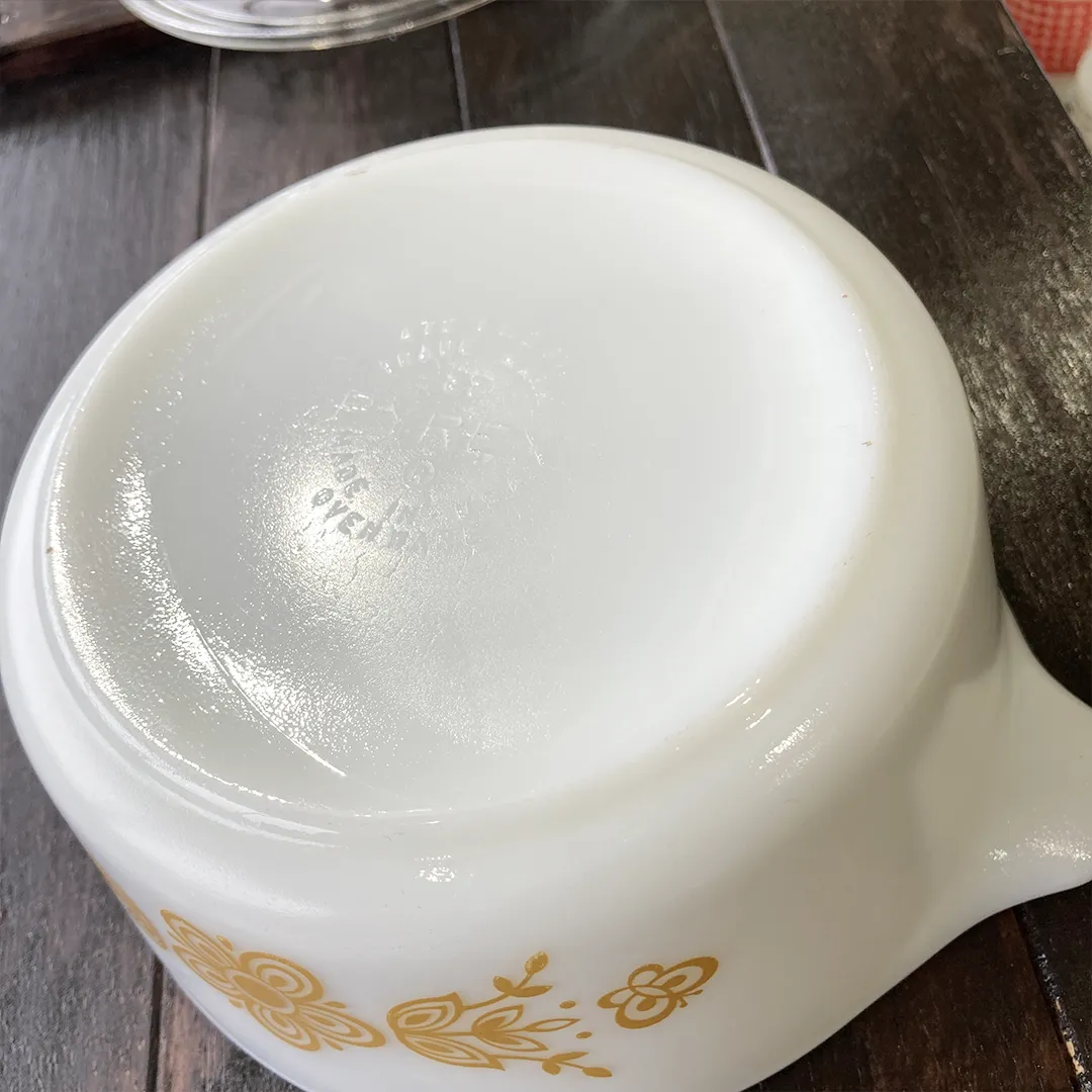 バタフライゴールドキャセロールMサイズ オールドパイレックス