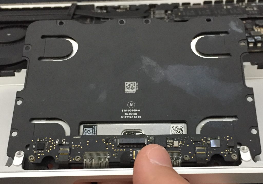 クリック感が無い】MacBookPro 2015 のトラックパッド修理 | Mac修理