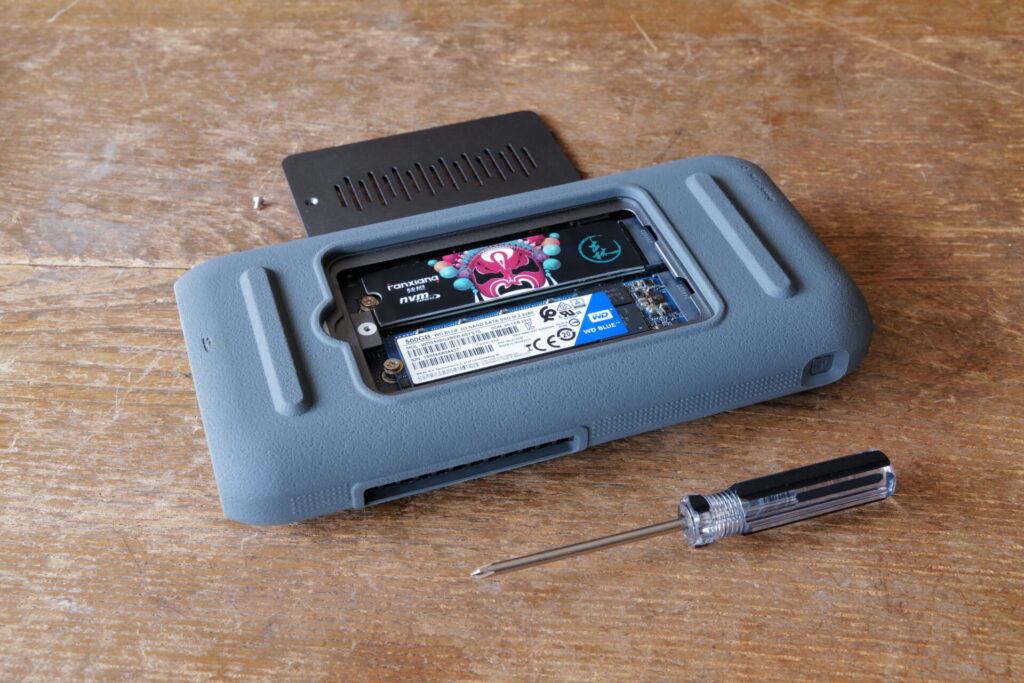 NASなのにポッケに入れて持ち運べる!? 「UT2」が超革新的 | Mac Fan Portal