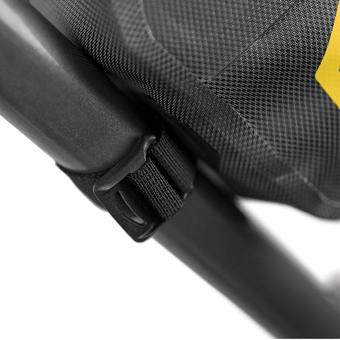 アピデュラ エクスペディション フレームバッグ スモール (3L) <即