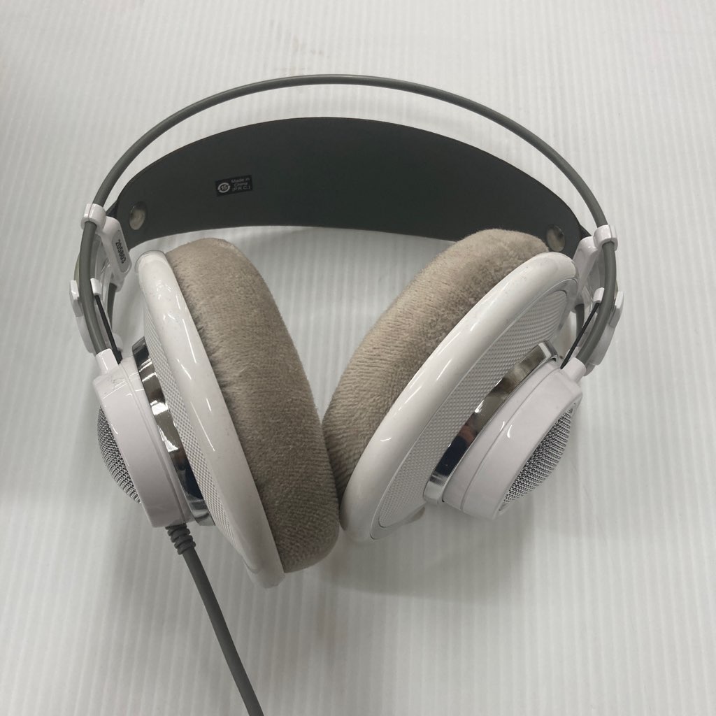 中古 AKG K701 開放型ヘッドホン ホワイト系 箱付き