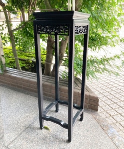 透かし彫刻の香台（円型） M/黒アンティーク仕上げ | シノワズリ