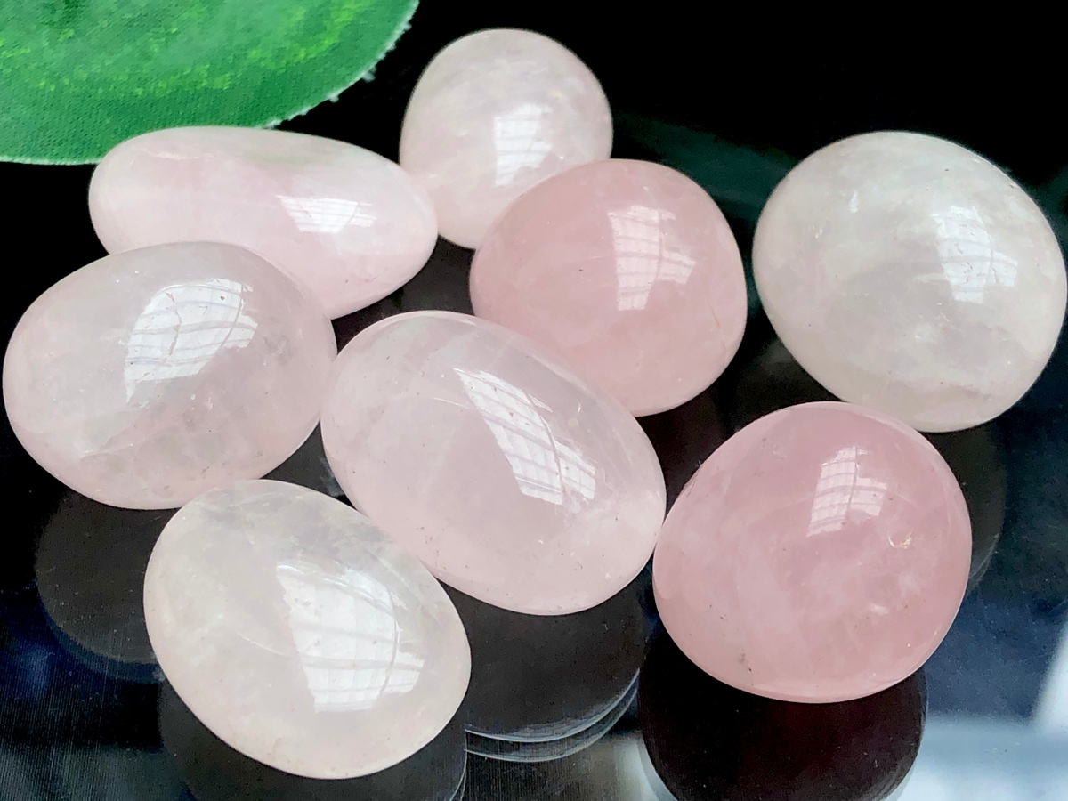 人気の優しいピンクカラー☆天然石/タンブル（お守り石・握り石・磨き