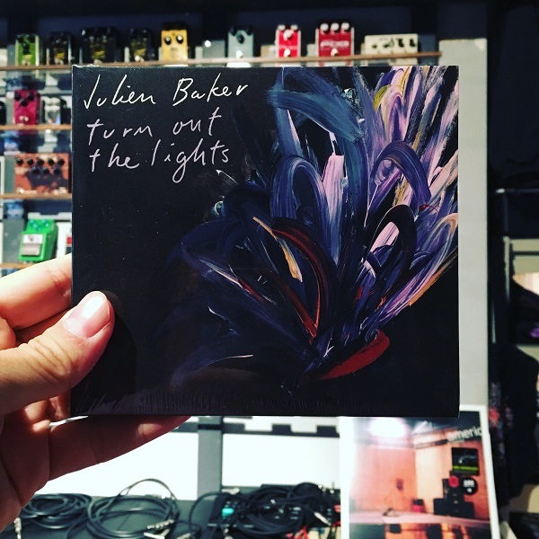 ジュリアン・ベイカー turn out the lights CD 直筆サイン ジュリアン