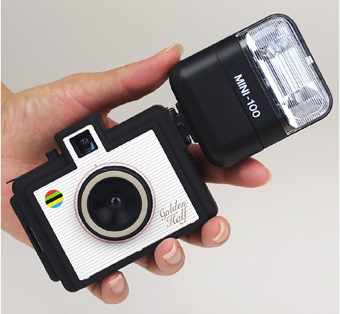 ハーフサイズのトイカメラ。 Golden Half（ゴールデンハーフ