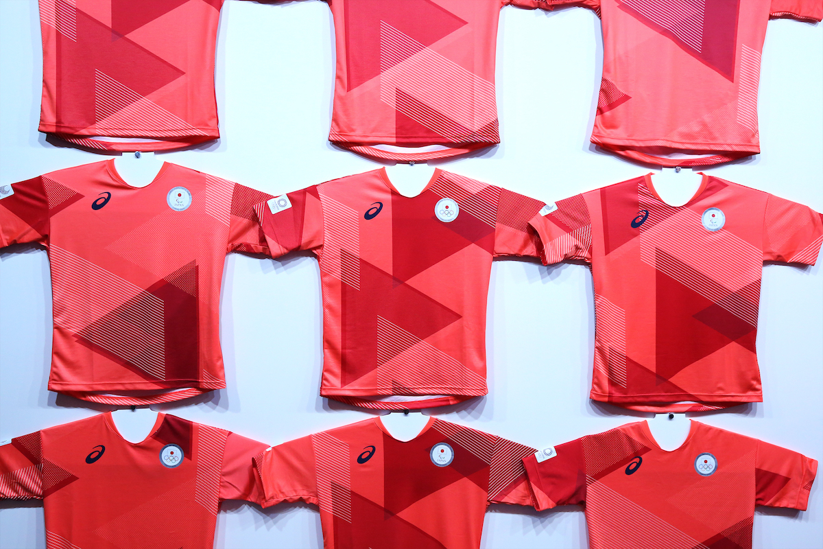 東京オリパラの公式スポーツウエアがお披露目 “ジャポニズム”を掲げ