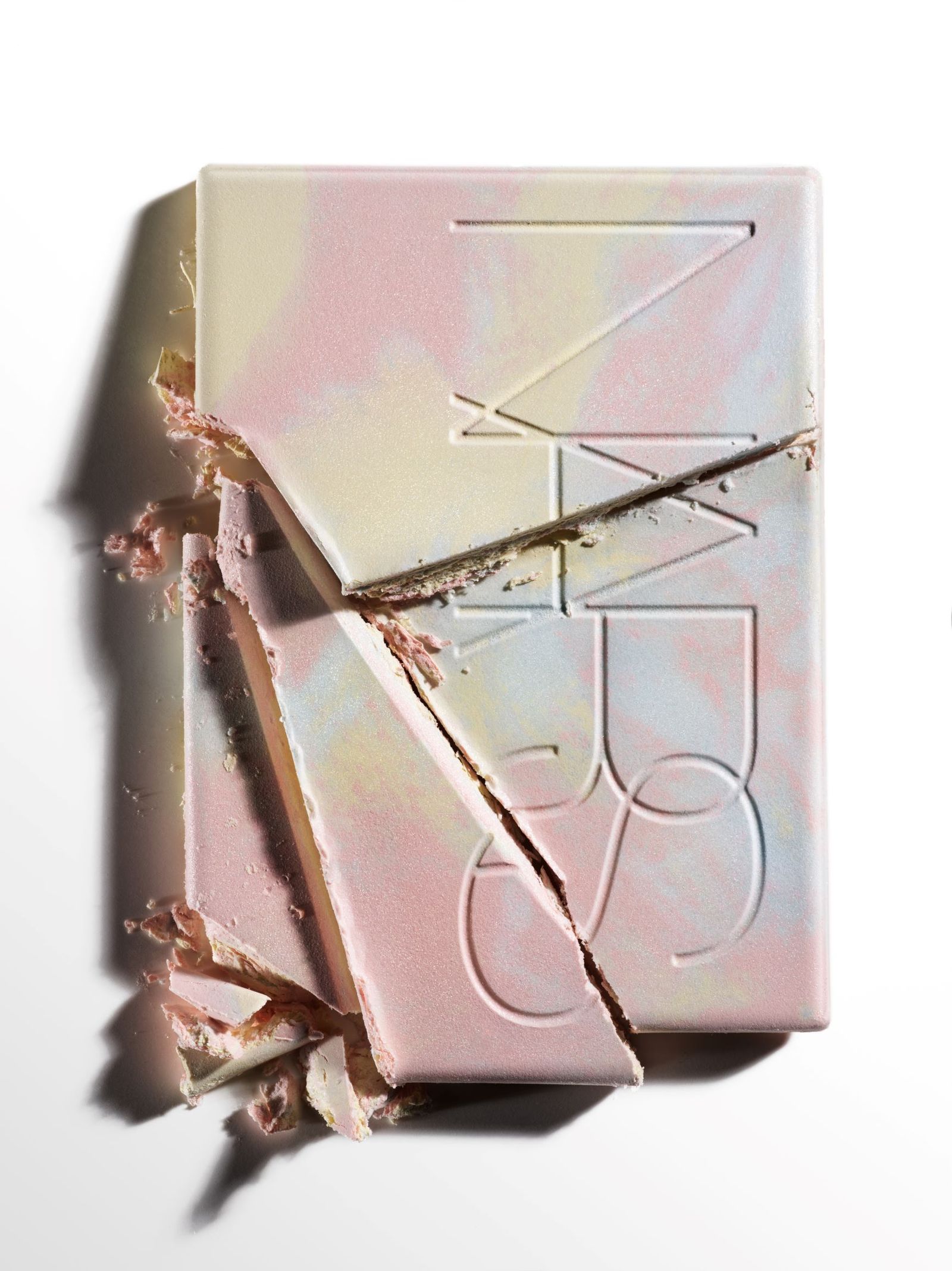 ナーズ」のフェイスパウダー“リフ粉”から即完売カラーが限定復刻