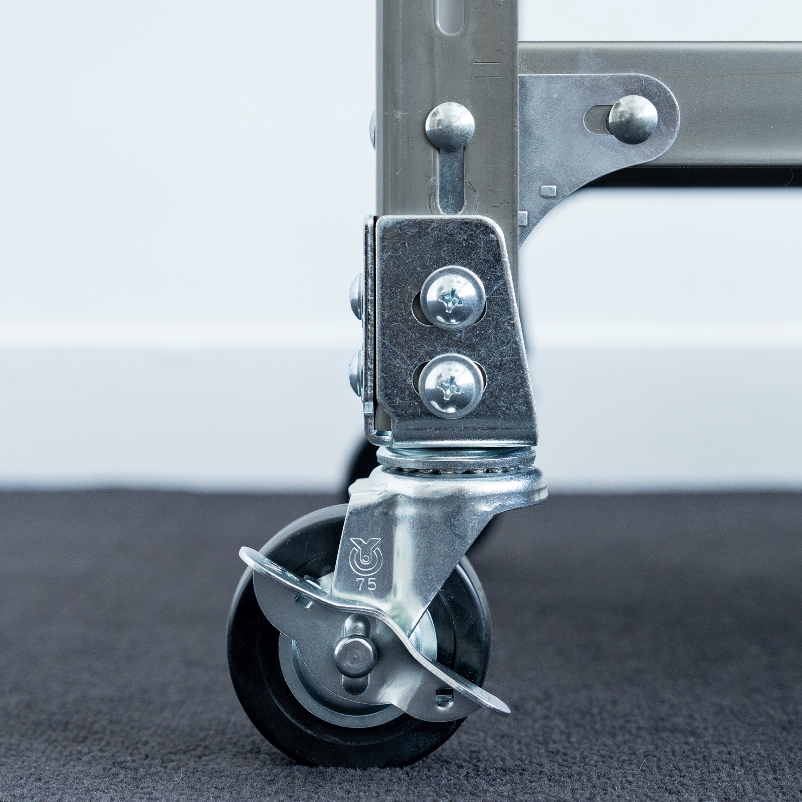 優れた機能性と無駄のないデザイン工業用スチールシェルフ | D&DEPARTMENT