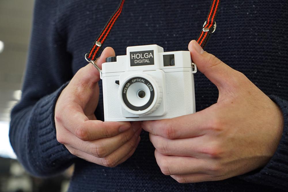 アリかナシか？ トイカメラの王様「ホルガ」のデジタル版 | ROOMIE