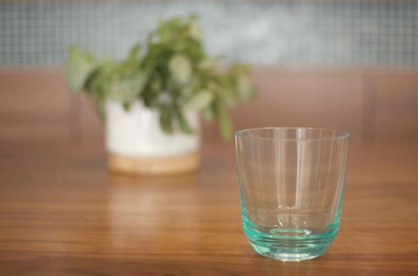 スノーピークのロックグラスは、このまま落ちても割れないのさ！ 素材