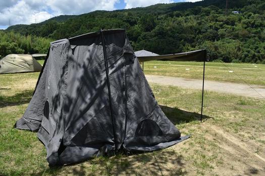 ソロキャンプを優雅に。居住空間が広大な台形テント「OwL」を試して