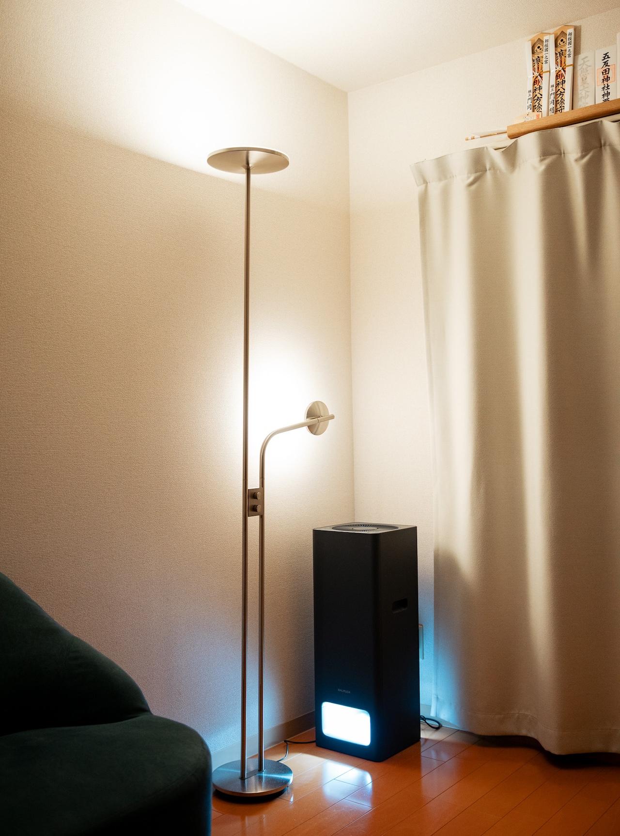 読書も寛ぎもこれ1台で！イケア「ISJAKT」の調光＆可動式アームが便利