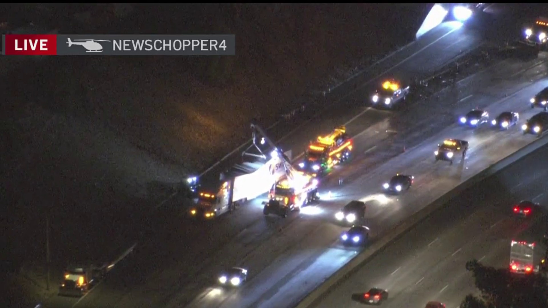 Big rig crash spills thousands of beer cans on freeway in Azusa