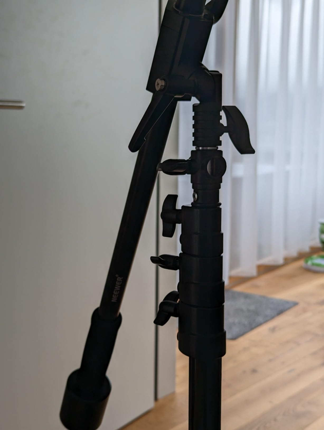 NEEWER エアクッション付きアルミライトスタンド 9.8ft/3m調節可能な