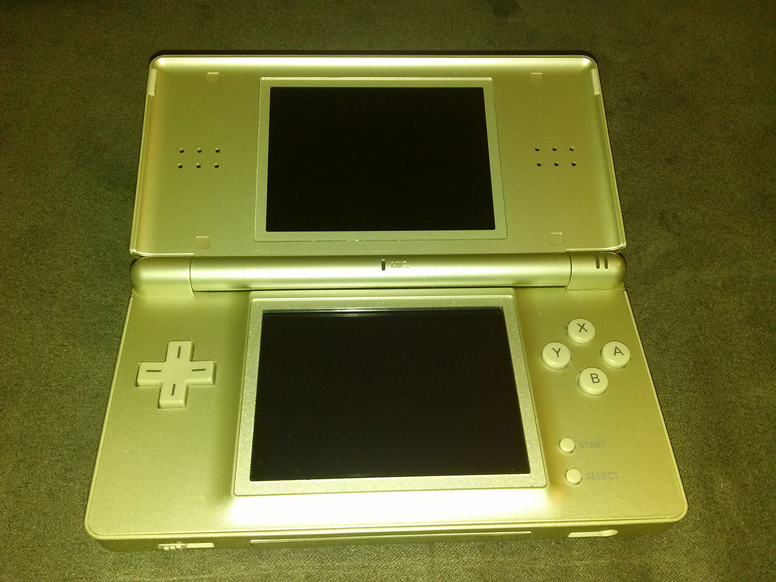 Amazon.com: Nintendo DS Lite Gold with Legend of Zelda: Phantom