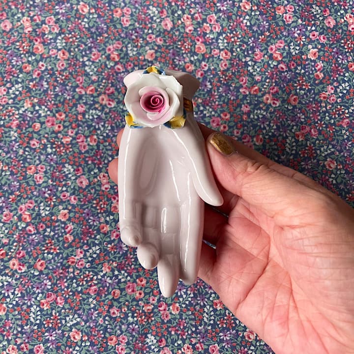 079小さな手にピンクのバラのポーセリンハンドトレイ