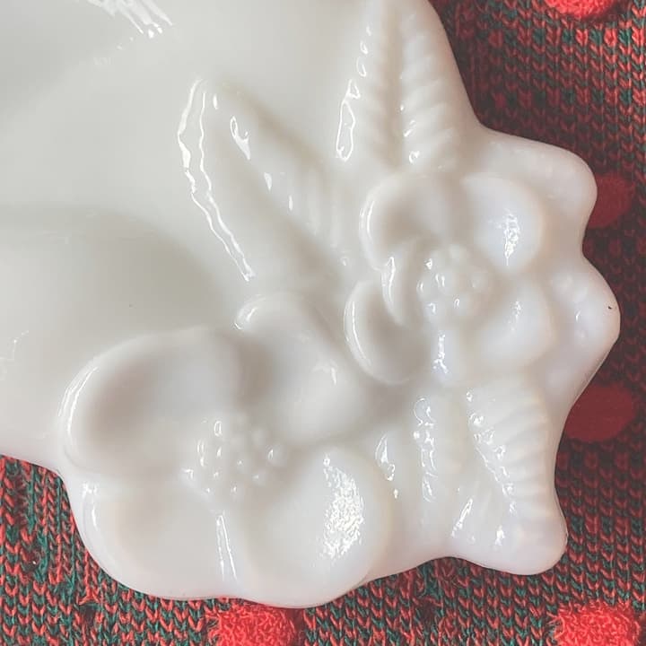 012『BIRD-IN-HAND』Avonミルクガラスハンドトレイ片手タイプ