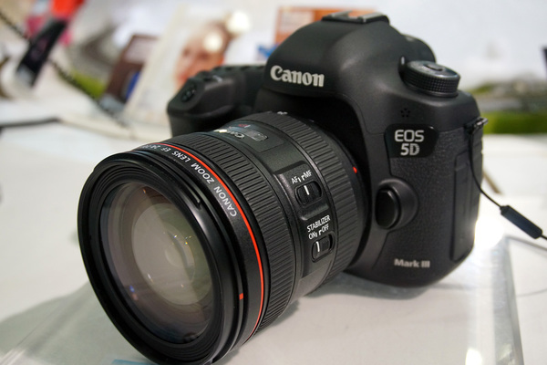 EF24-70mm F4L IS USM を見てきた | b's mono-log