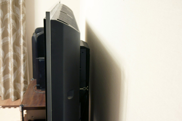 BRAVIA を壁寄せ設置してみた | b's mono-log