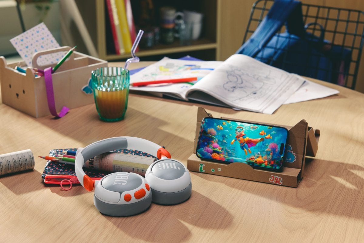 LS_JBL_JR-470NC_Lifestyle-