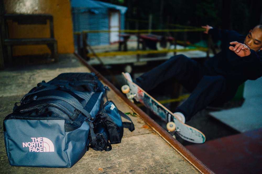 ザ・ノース・フェイス」からスケートボードの運搬に特化したバッグ