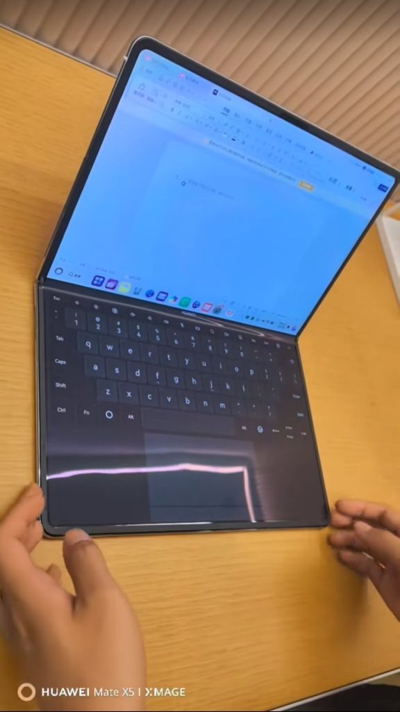 折りたたみノート「HUAWEI Matebook Fold UNLIMITED DESIGN」が近未来