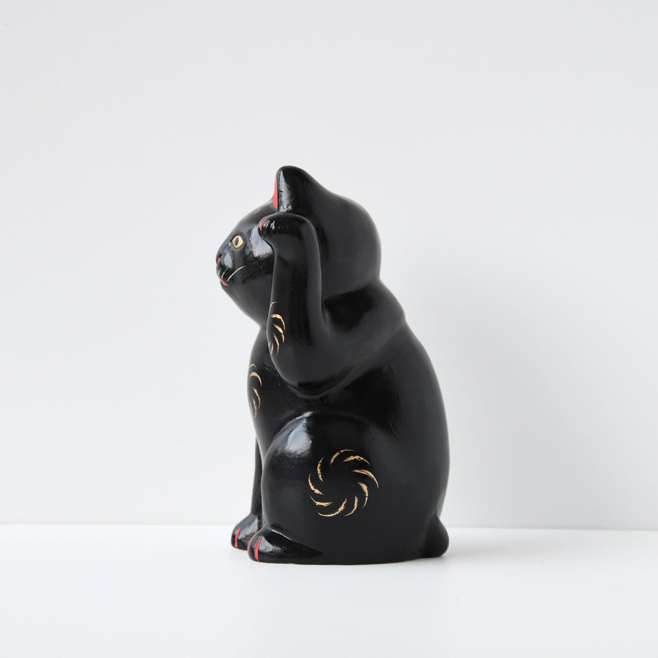 伏見人形 黒招き猫 | 京都の伝統工芸品の通販サイト – MOCAD ONLINE SHOP