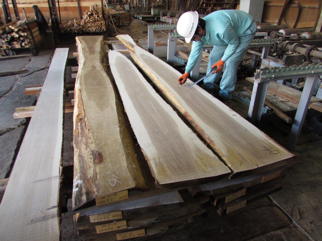 家具用材】楢（ナラ）、タモ、ポプラの丸太を製材しました。 | 無垢材