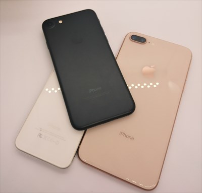 iPhone8/8Plus 6年ぶりの背面ガラスパネルはそれだけで買う価値がある