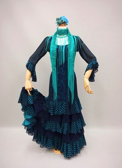 それアレス 深く渋い衣装は東京のナジャハウス | 誰よりも輝ける