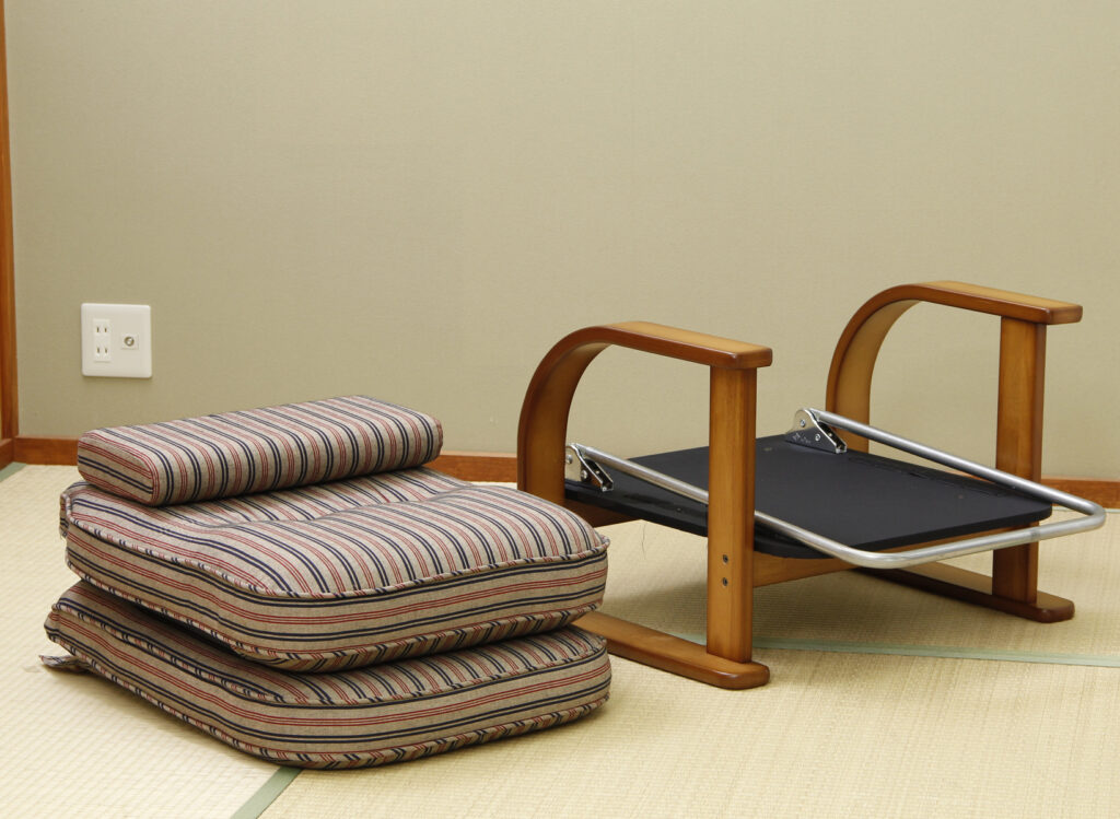 NK-2220］肘付き高座椅子 4段階調整 ロータイプ - 中居木工